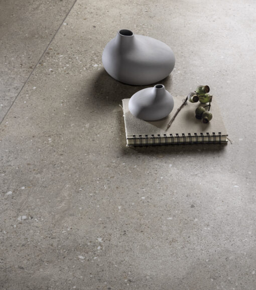 Carrelage Grès cérame MASSE Montréal TAUPE 100x100  – 8,5MM d’épaisseur – Rectifié – R10 Marque: ELIOS CERAMICHE - MADE IN ITALY Utilisation :INTERIEUR / EXTERIEUR