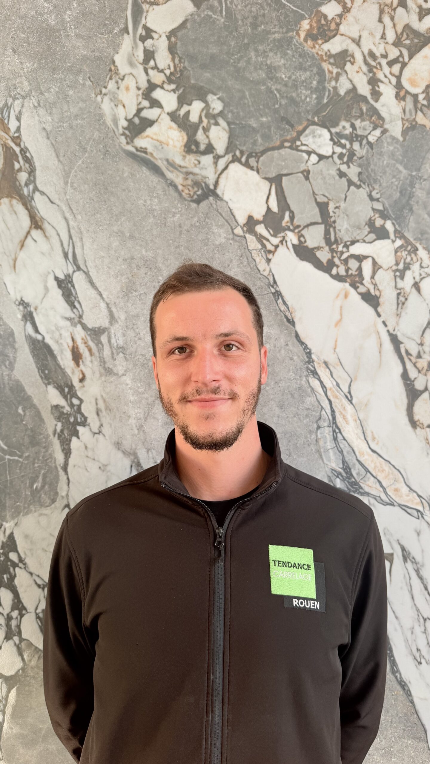 Brian, responsable logistique chez Tendance Carrelage Rouen